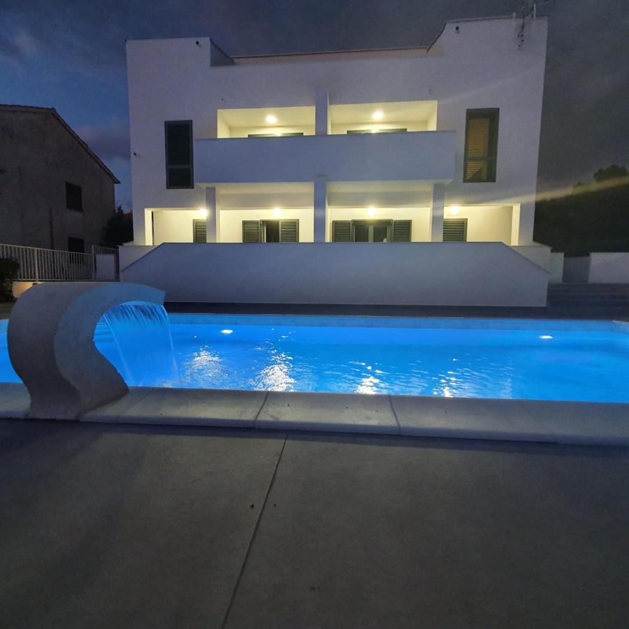 Villa Aquamarine Apartments Novaglia Esterno foto