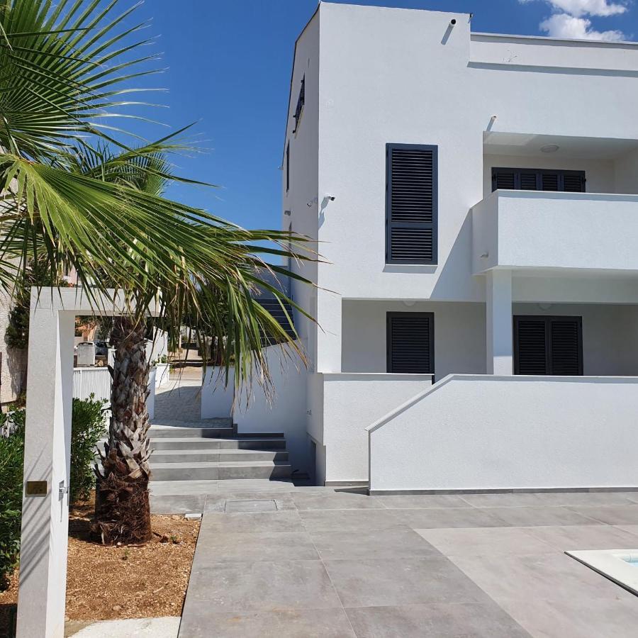 Villa Aquamarine Apartments Novaglia Esterno foto