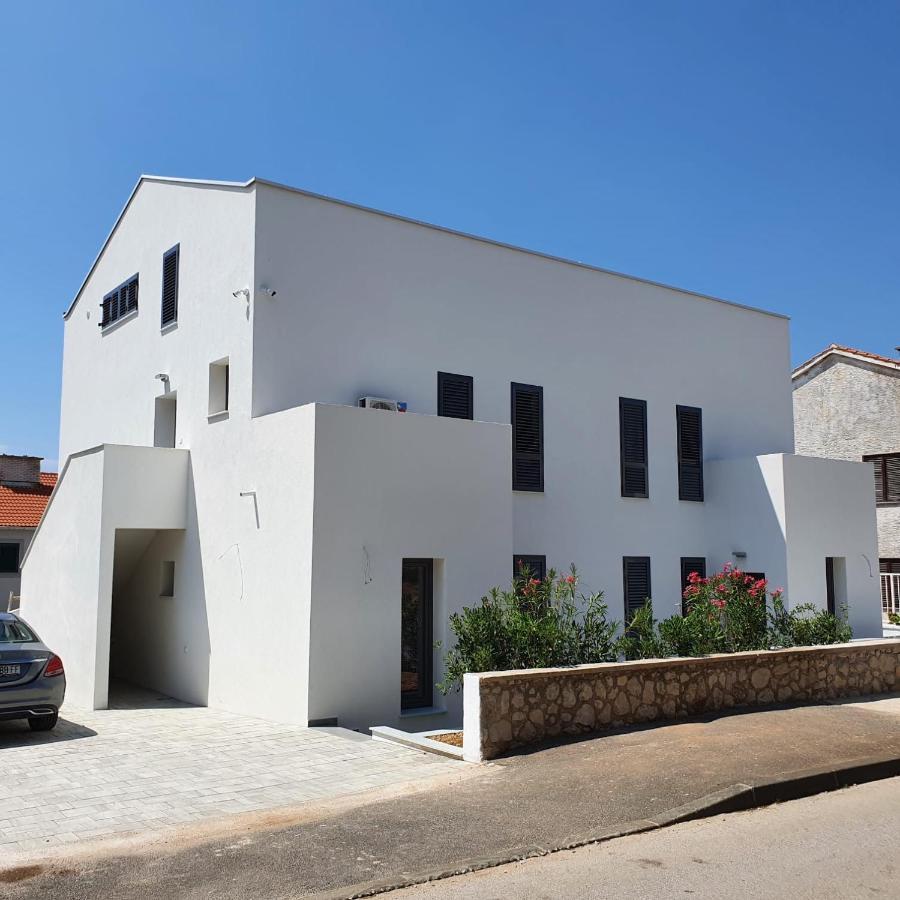 Villa Aquamarine Apartments Novaglia Esterno foto