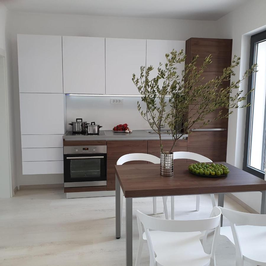 Villa Aquamarine Apartments Novaglia Esterno foto