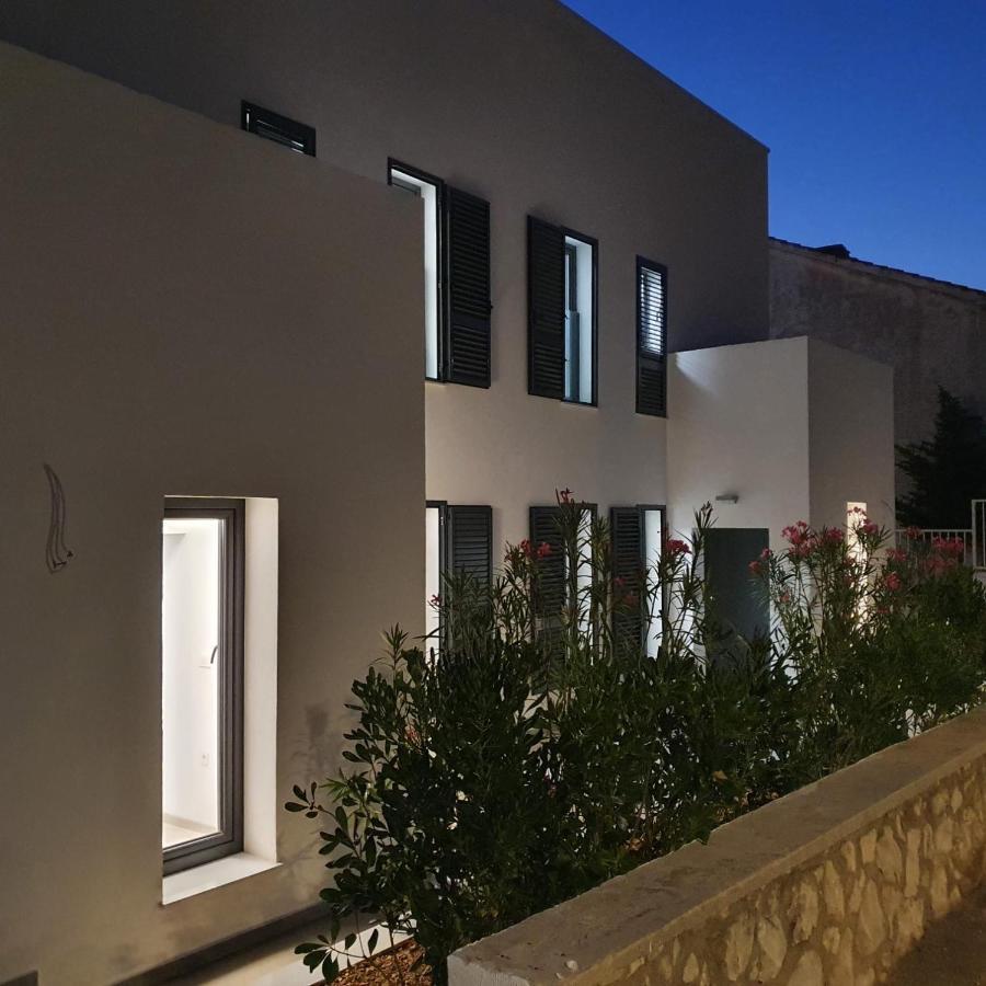 Villa Aquamarine Apartments Novaglia Esterno foto