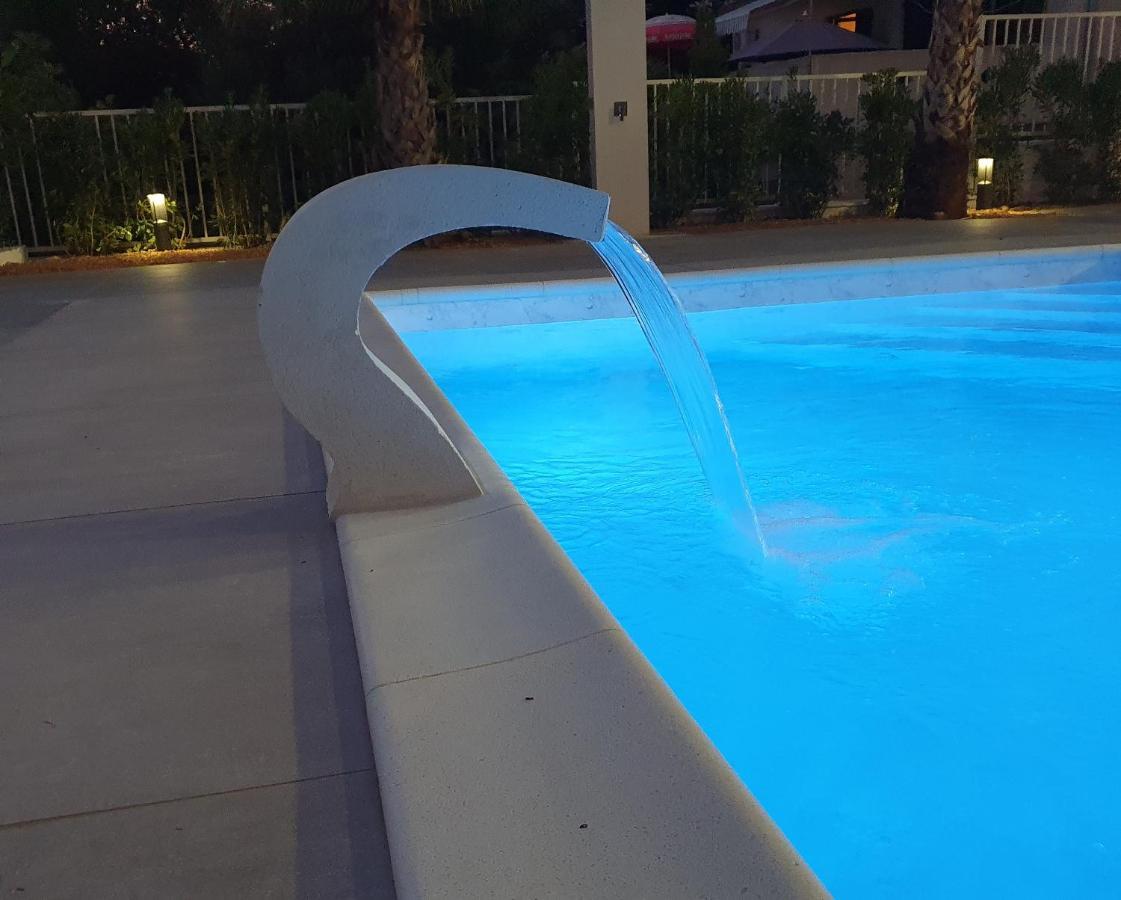 Villa Aquamarine Apartments Novaglia Esterno foto