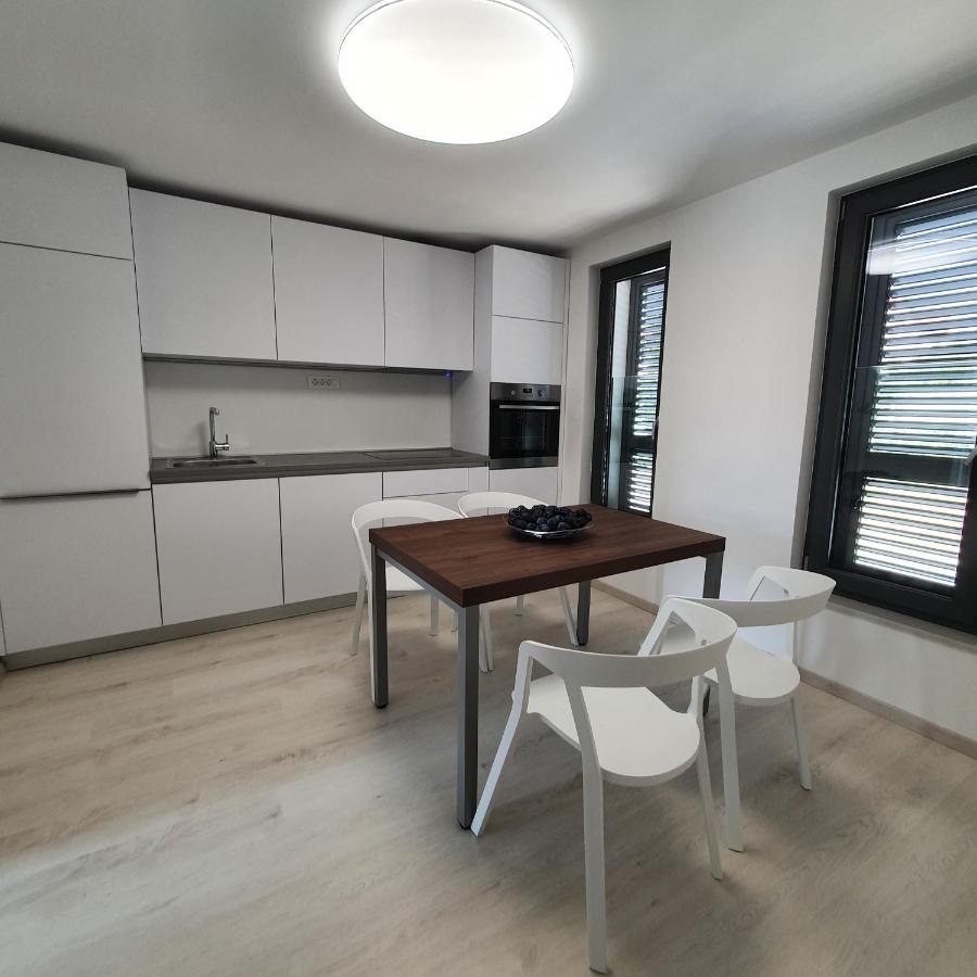 Villa Aquamarine Apartments Novaglia Esterno foto