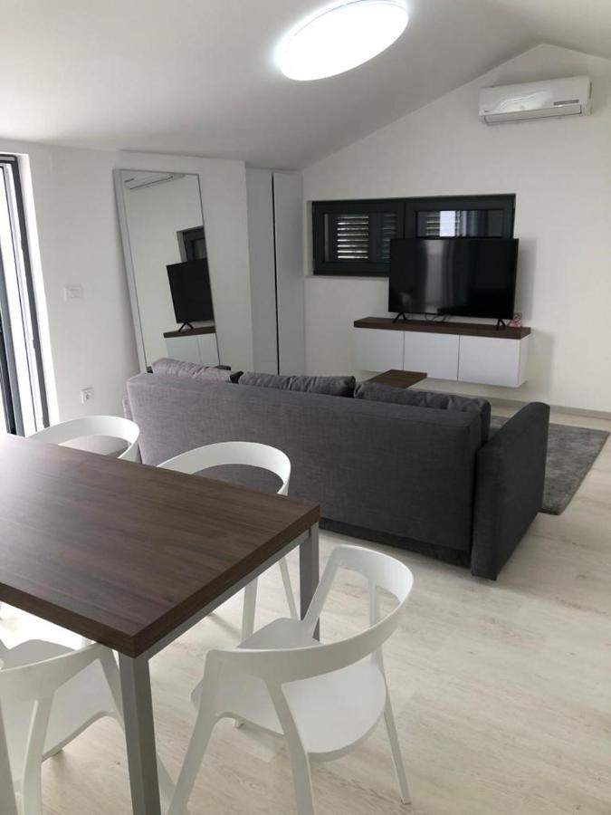 Villa Aquamarine Apartments Novaglia Esterno foto